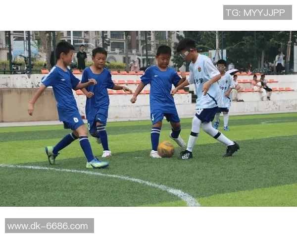 球星热身精彩纷呈 足球赛前全方位备战集锦 球星热身精彩纷呈 足球赛前全方位备战集锦