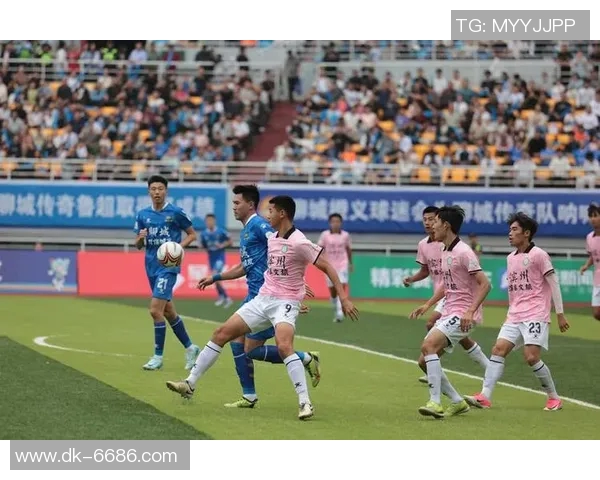 足球主场传奇致敬：球迷与球星共谱荣耀篇章